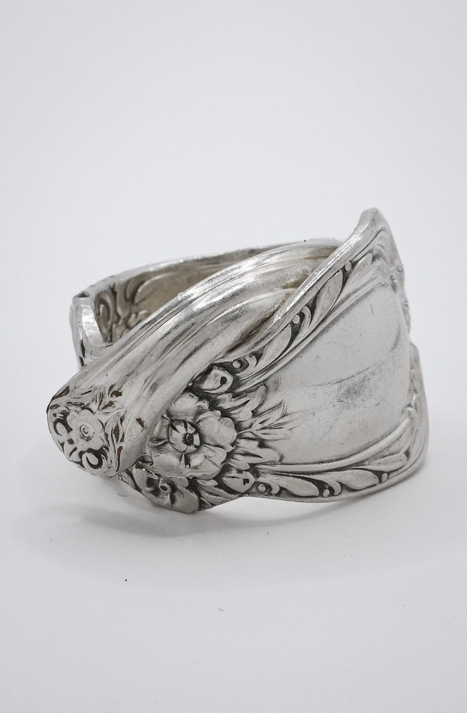 Bague Acanthe - bijou artisanal en argenterie recyclée, fait main à Marseille par XV3foisrien