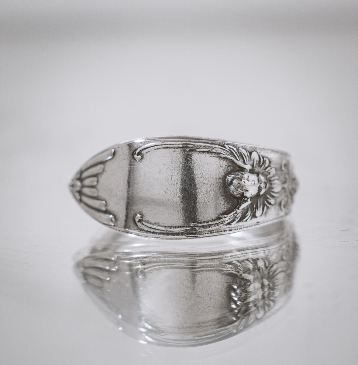 Bague Aux Anges - bijou artisanal en argenterie recyclée, fait main à Marseille par XV3foisrien