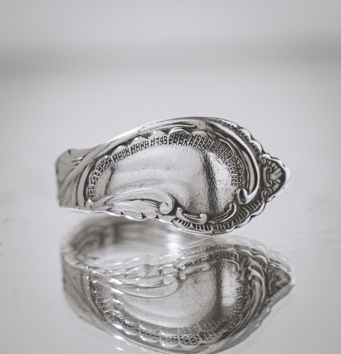 Bague Baroque - bijou artisanal en argenterie recyclée, fait main à Marseille par XV3foisrien