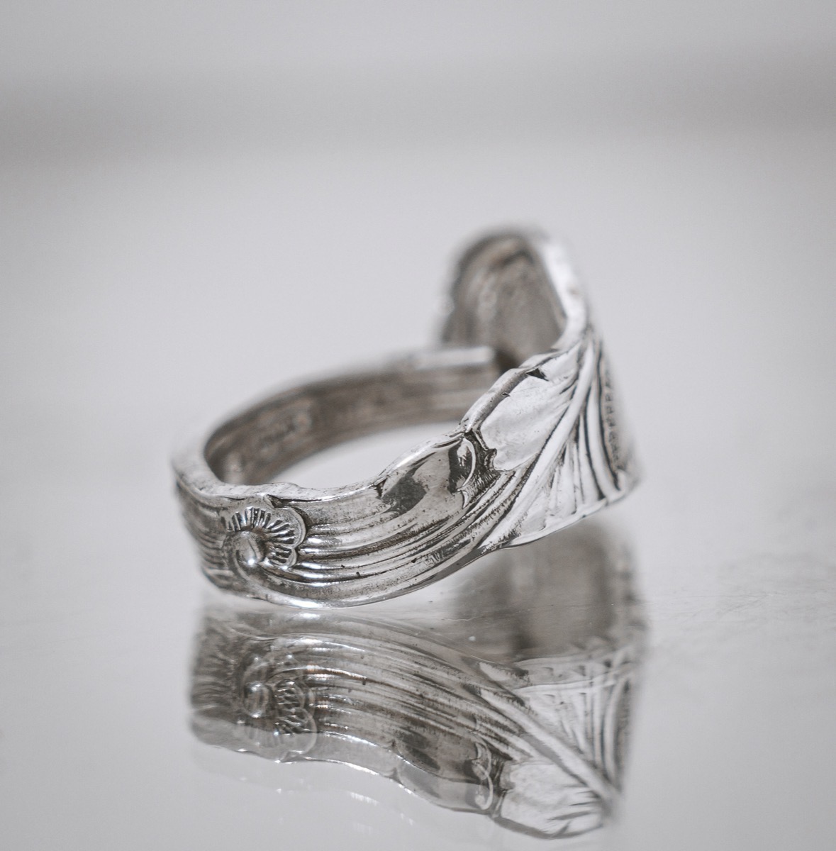 Bague Baroque - bijou artisanal en argenterie recyclée, fait main à Marseille par XV3foisrien