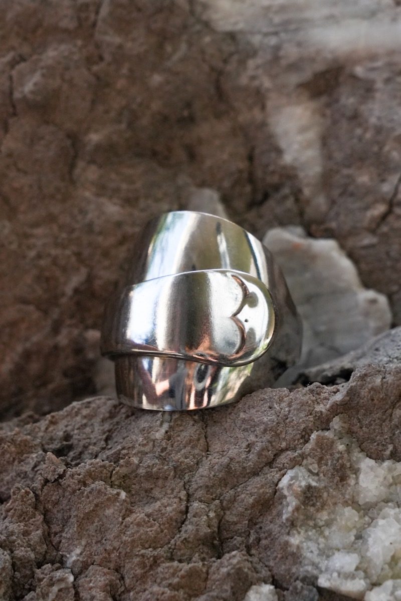 Bague Boule Cœur - bijou artisanal en argenterie recyclée, fait main à Marseille par XV3foisrien