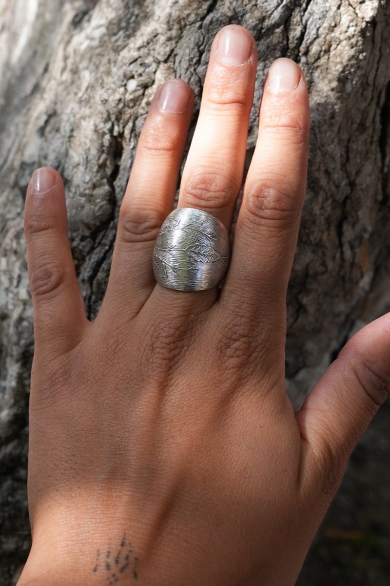 Bague Boule Feuille de Chêne - bijou artisanal en argenterie recyclée, fait main à Marseille par XV3foisrien