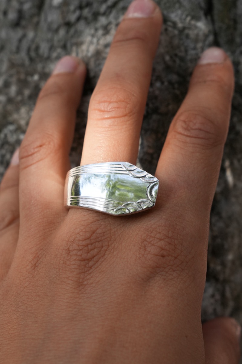 Bague Colonne Volute - bijou artisanal en argenterie recyclée, fait main à Marseille par XV3foisrien