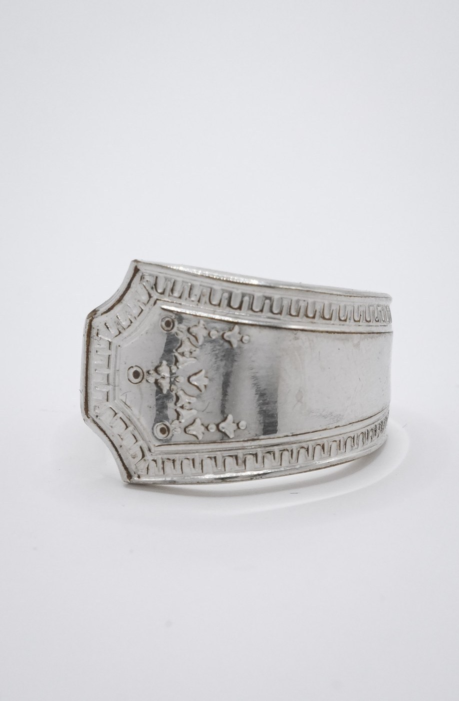 Bague Couronne - bijou artisanal en argenterie recyclée, fait main à Marseille par XV3foisrien