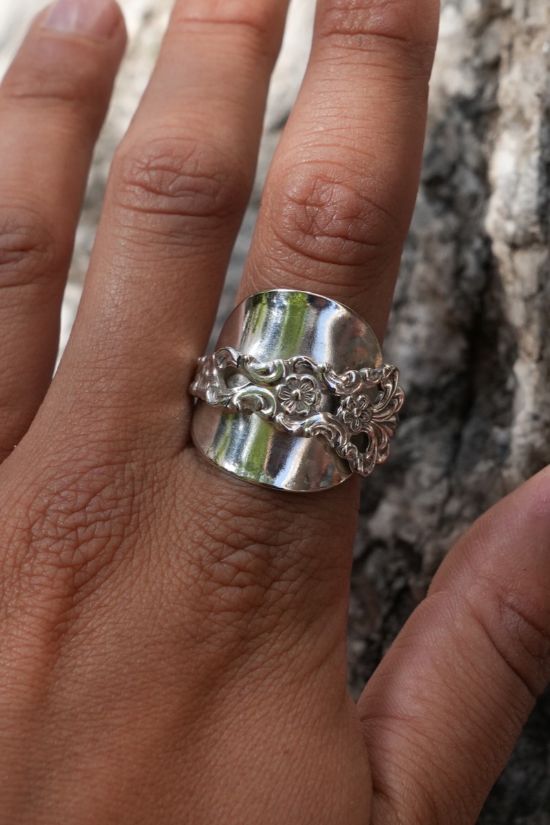 Bague Cuillère Entière Fleurie vue 4