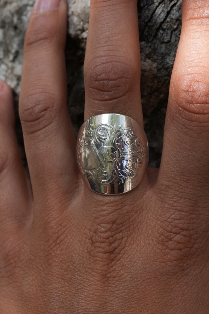 Bague du Chevalier - bijou artisanal en argenterie recyclée, fait main à Marseille par XV3foisrien