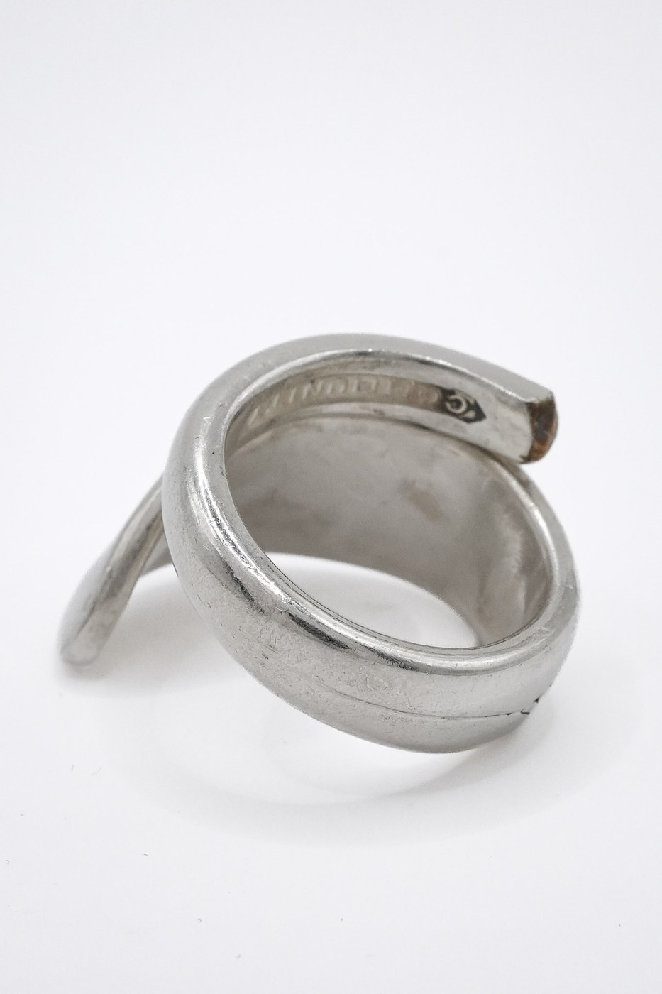Bague Enlacée - bijou artisanal en argenterie recyclée, fait main à Marseille par XV3foisrien