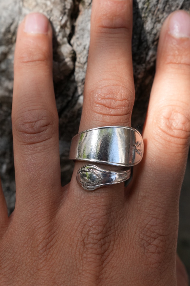Bague Entortillée Feuille Olivier - bijou artisanal en argenterie recyclée, fait main à Marseille par XV3foisrien