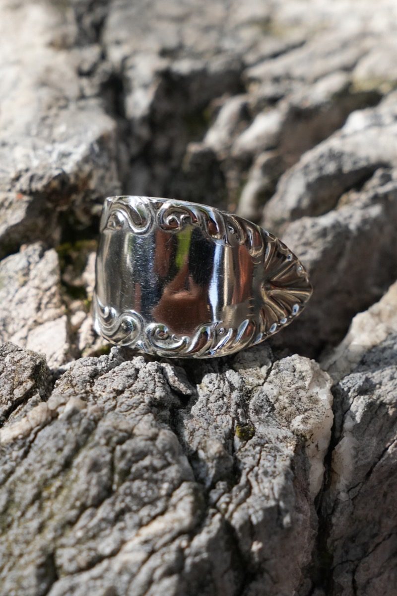 Bague Entourage Volutes - bijou artisanal en argenterie recyclée, fait main à Marseille par XV3foisrien