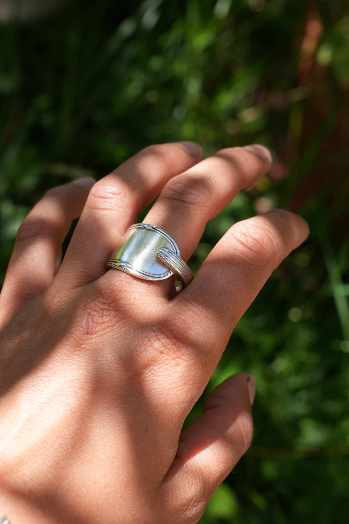 Bague Étreinte - bijou artisanal en argenterie recyclée, fait main à Marseille par XV3foisrien