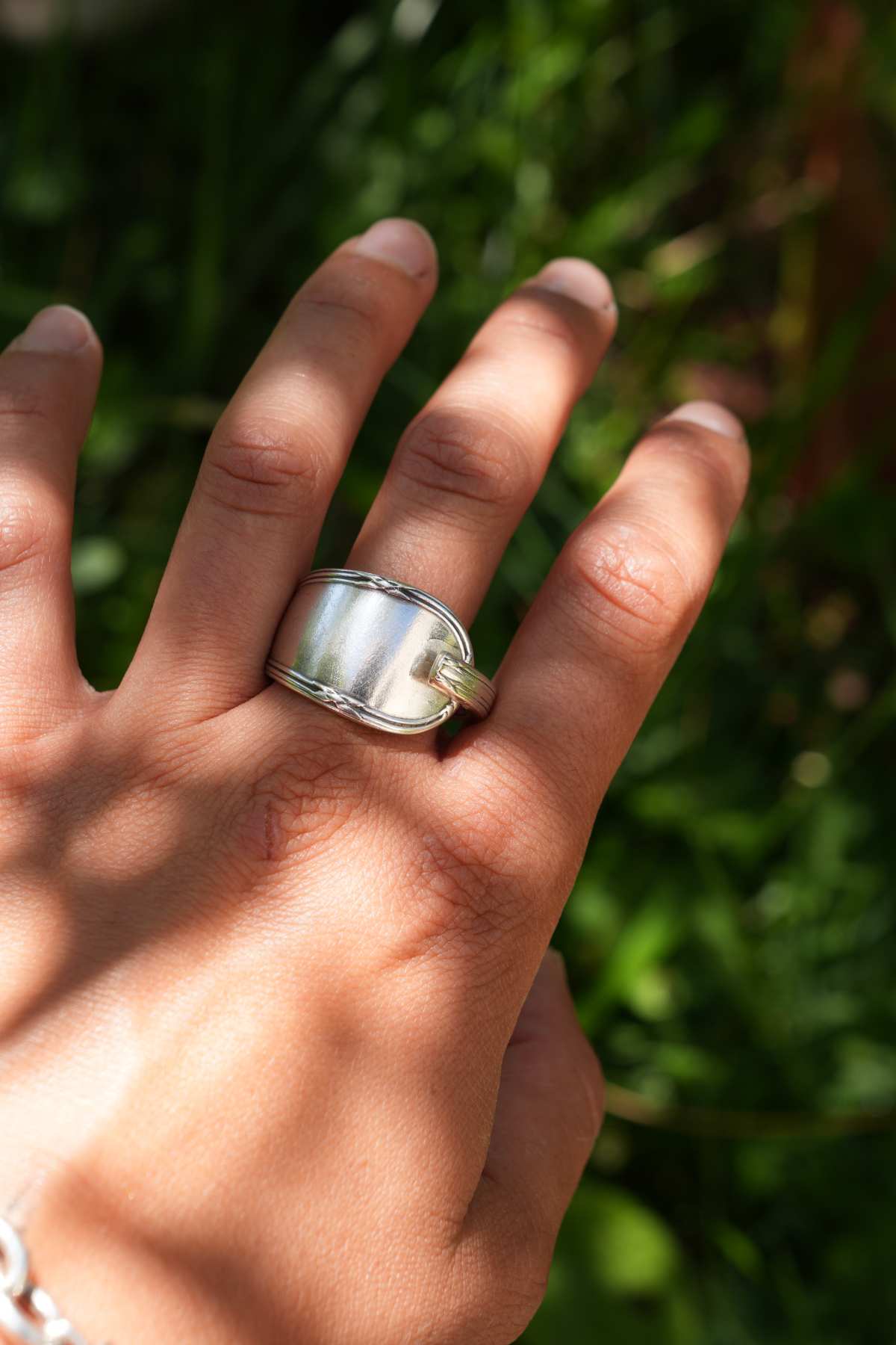 Bague Étreinte - bijou artisanal en argenterie recyclée, fait main à Marseille par XV3foisrien