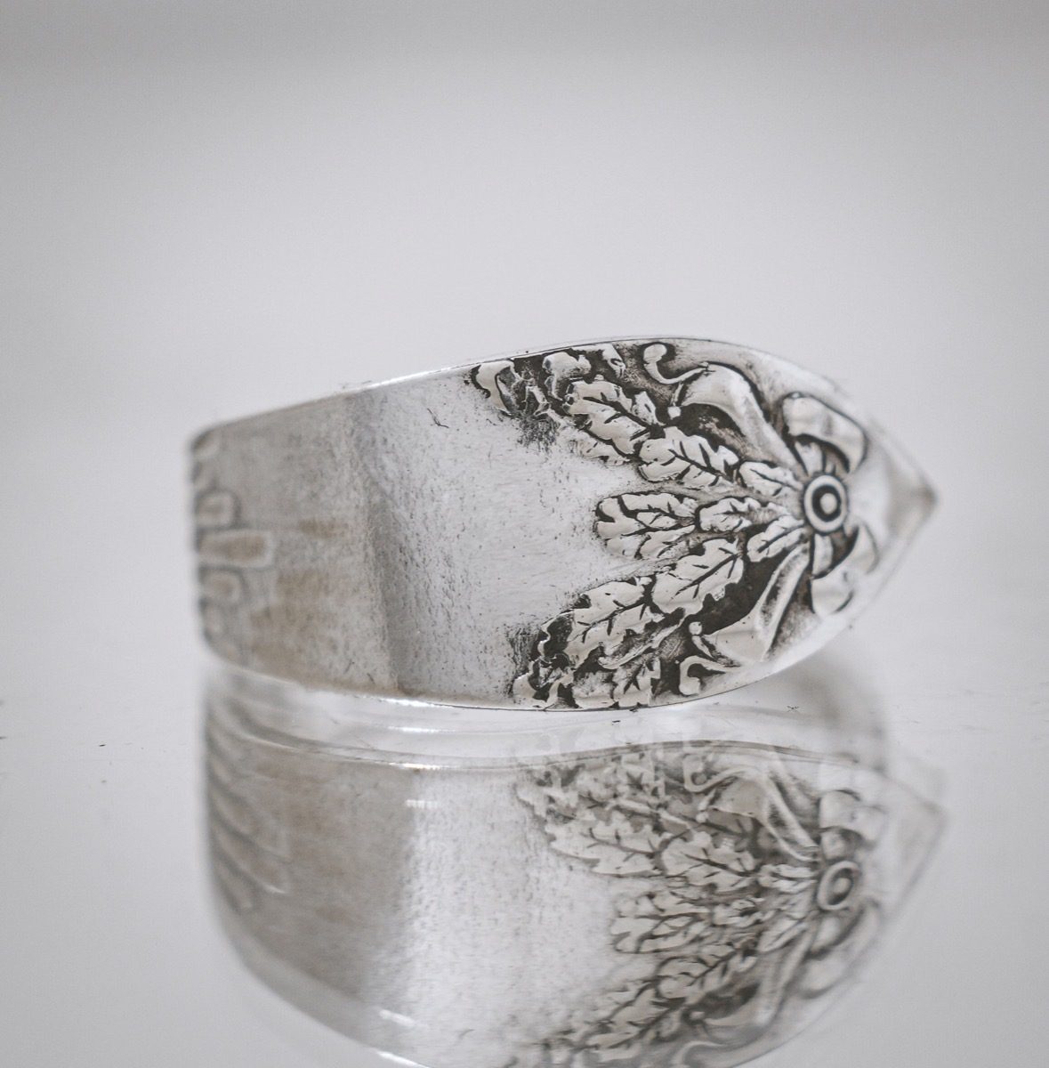 Bague Feuille de Chêne Recyclée - bijou artisanal en argenterie recyclée, fait main à Marseille par XV3foisrien
