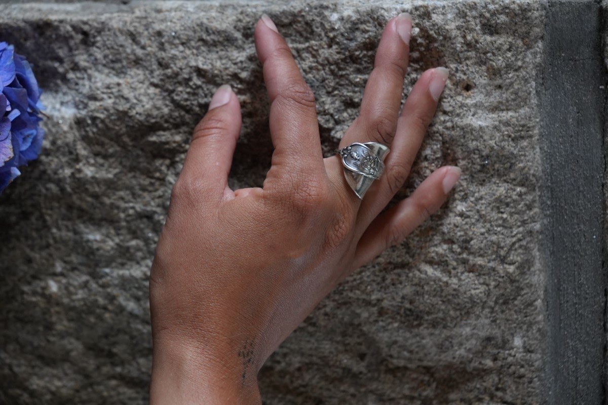 Bague Fleurs Anciennes - bijou artisanal en argenterie recyclée, fait main à Marseille par XV3foisrien