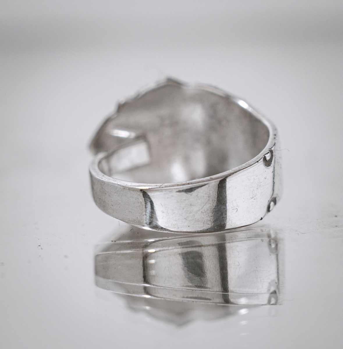 Bague Fleur de Lys - bijou artisanal en argenterie recyclée, fait main à Marseille par XV3foisrien