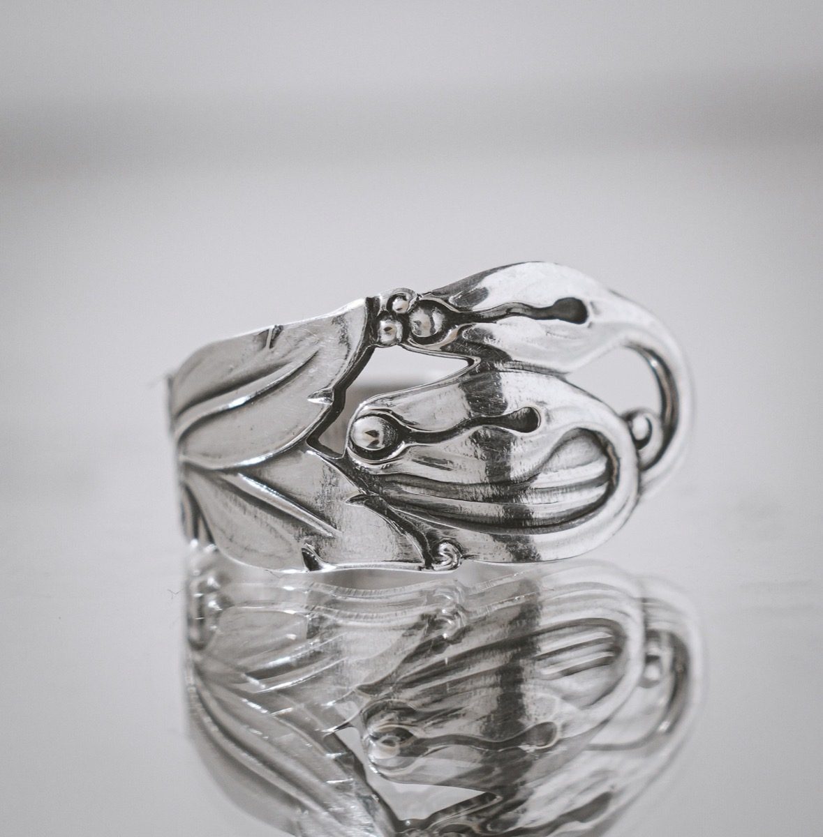 Bague Fleurs de Muguet - bijou artisanal en argenterie recyclée, fait main à Marseille par XV3foisrien