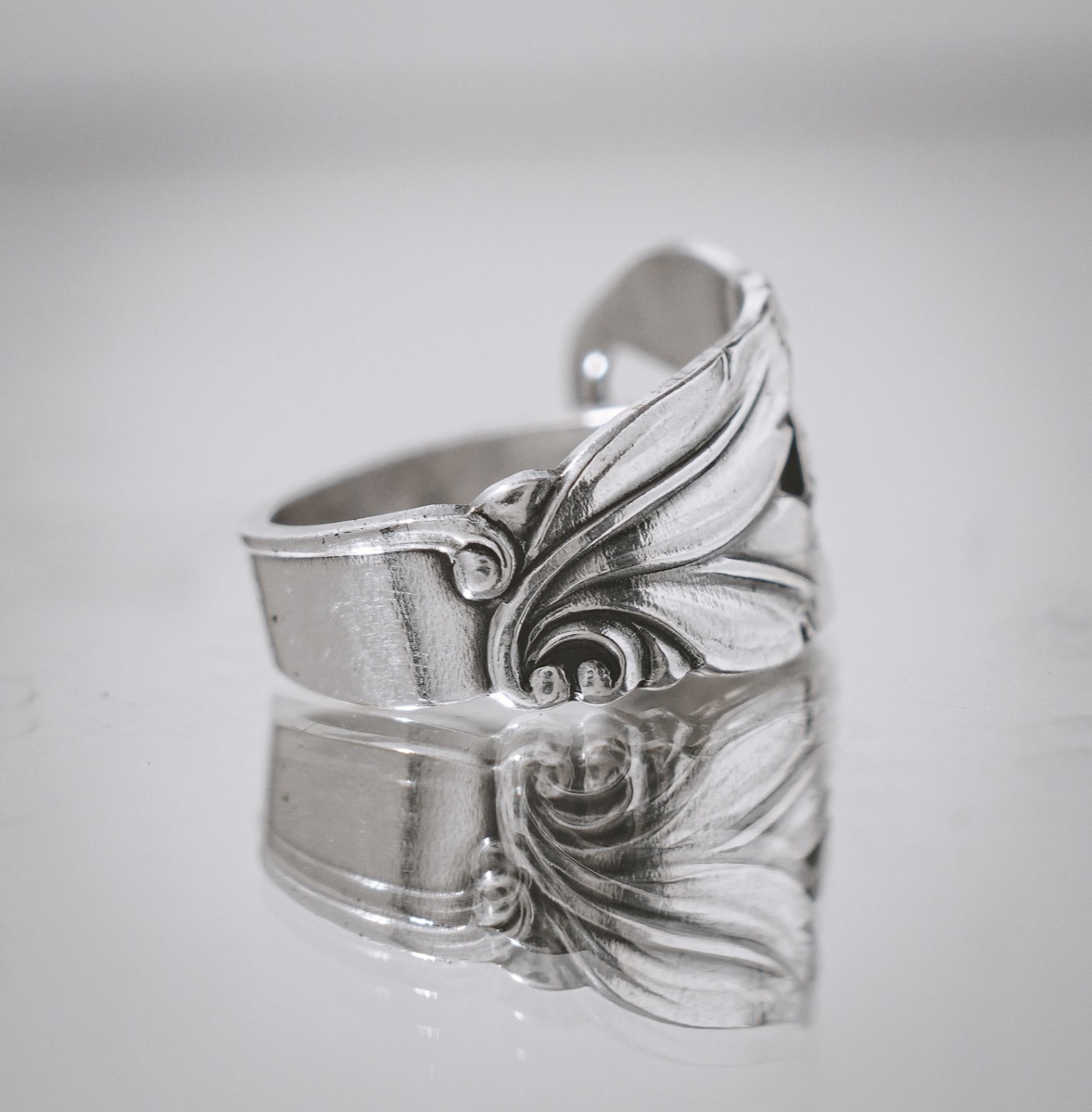 Bague Fleurs de Muguet - bijou artisanal en argenterie recyclée, fait main à Marseille par XV3foisrien