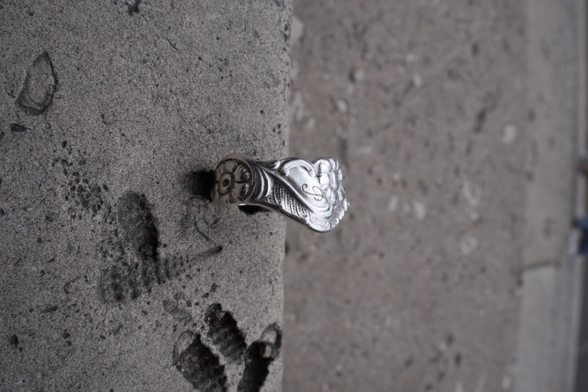 Bague Fleurs Signée P - bijou artisanal en argenterie recyclée, fait main à Marseille par XV3foisrien