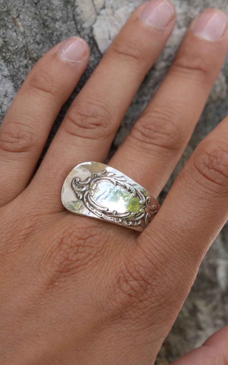 Bague Impériale - bijou artisanal en argenterie recyclée, fait main à Marseille par XV3foisrien