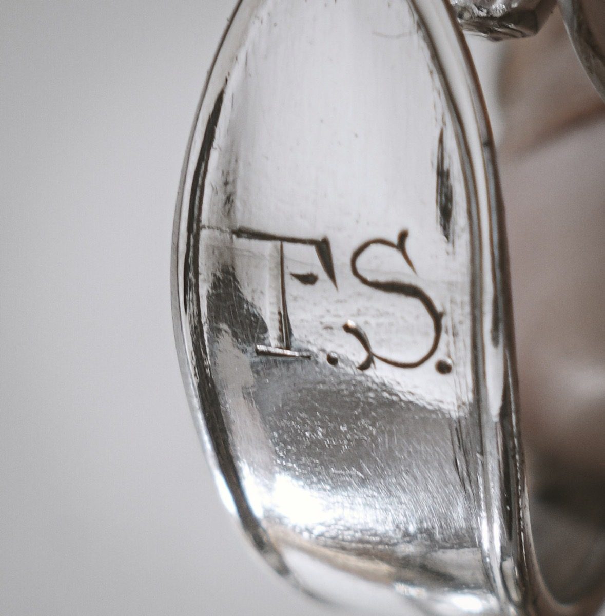 Bague Initiale FS - bijou artisanal en argenterie recyclée, fait main à Marseille par XV3foisrien