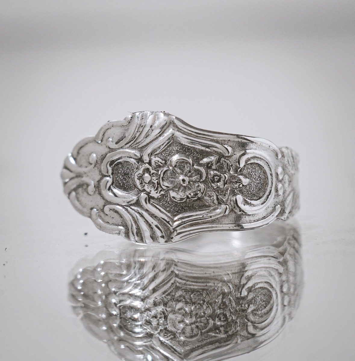 Bague Iris - bijou artisanal en argenterie recyclée, fait main à Marseille par XV3foisrien