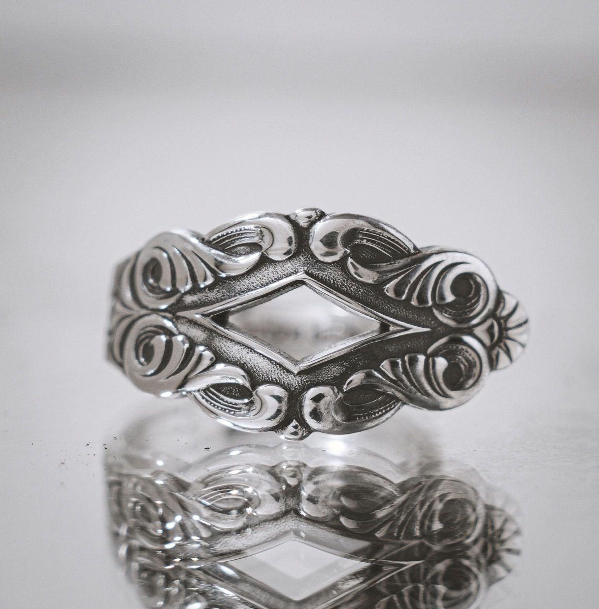 Bague Losange Ajouré - bijou artisanal en argenterie recyclée, fait main à Marseille par XV3foisrien