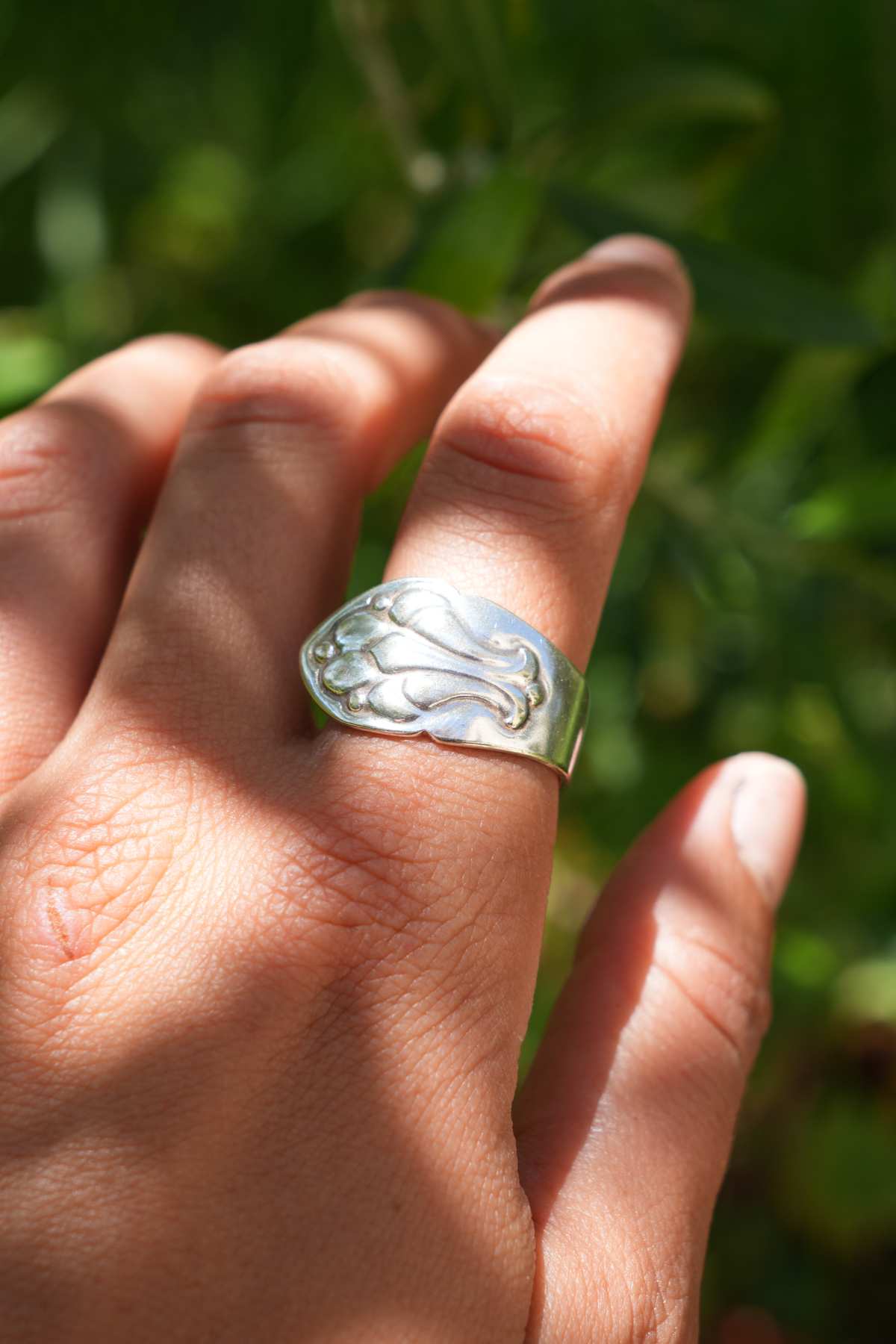 Bague Lys - bijou artisanal en argenterie recyclée, fait main à Marseille par XV3foisrien