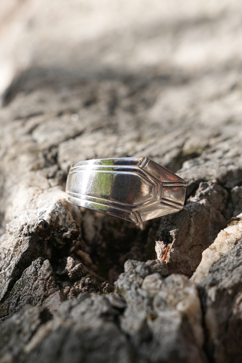Bague Massive Art Déco - bijou artisanal en argenterie recyclée, fait main à Marseille par XV3foisrien