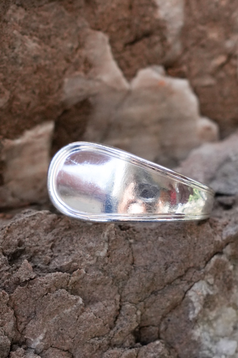 Bague Monochrome - bijou artisanal en argenterie recyclée, fait main à Marseille par XV3foisrien