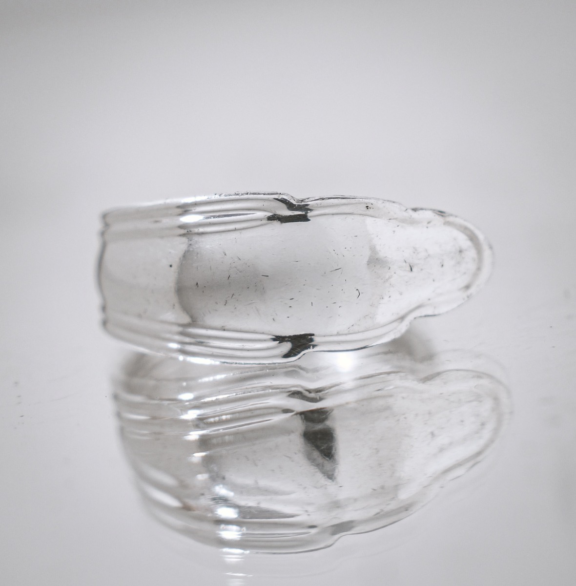 Bague Ora - bijou artisanal en argenterie recyclée, fait main à Marseille par XV3foisrien