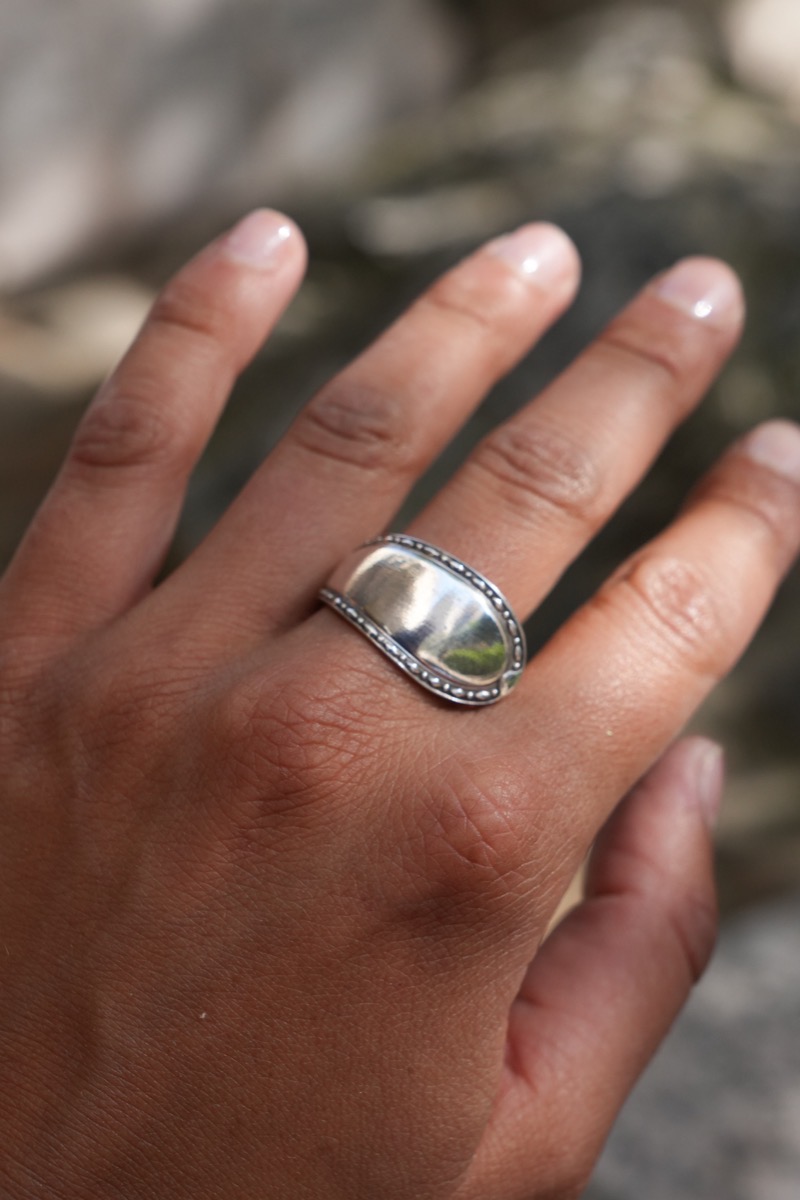Bague Ornement Pointillé - bijou artisanal en argenterie recyclée, fait main à Marseille par XV3foisrien