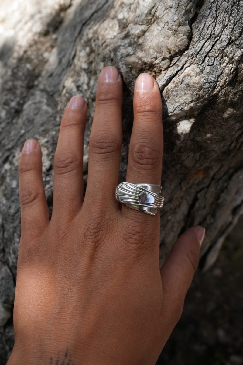 Bague Plume Art Déco - bijou artisanal en argenterie recyclée, fait main à Marseille par XV3foisrien