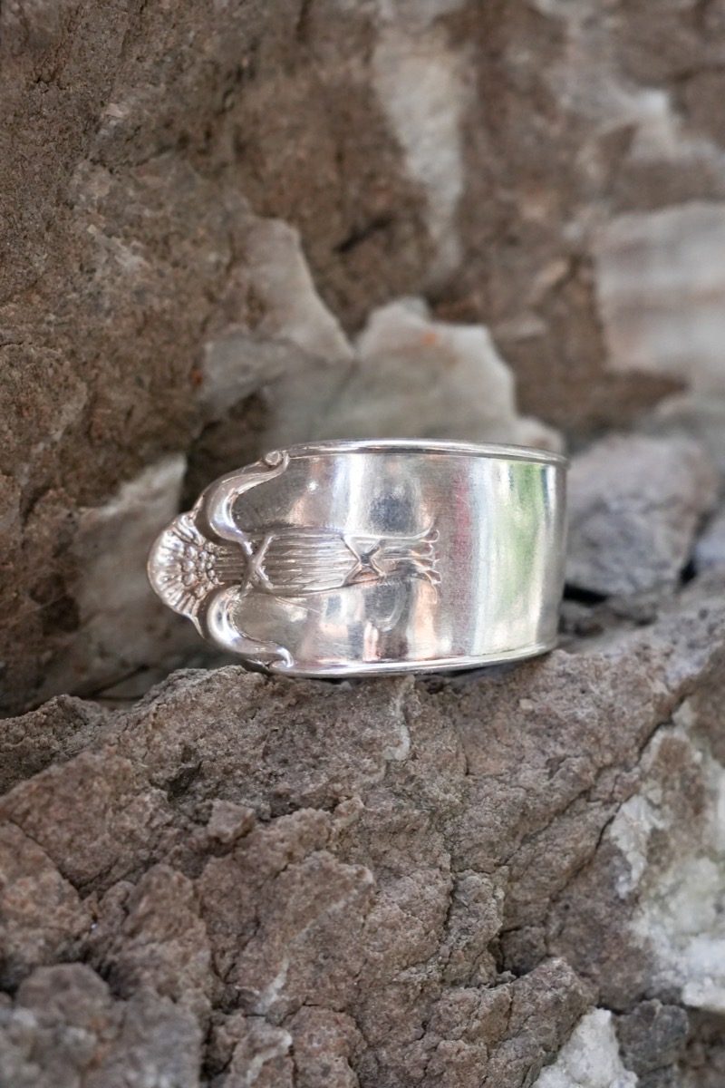 Bague Plume de Paon - bijou artisanal en argenterie recyclée, fait main à Marseille par XV3foisrien