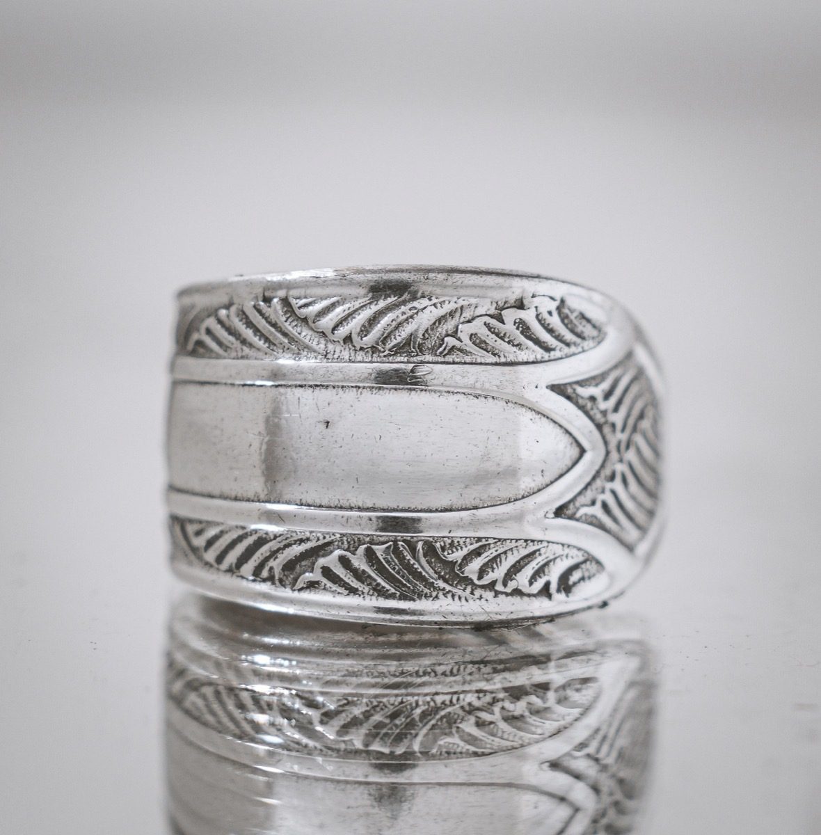 Bague Plume - bijou artisanal en argenterie recyclée, fait main à Marseille par XV3foisrien