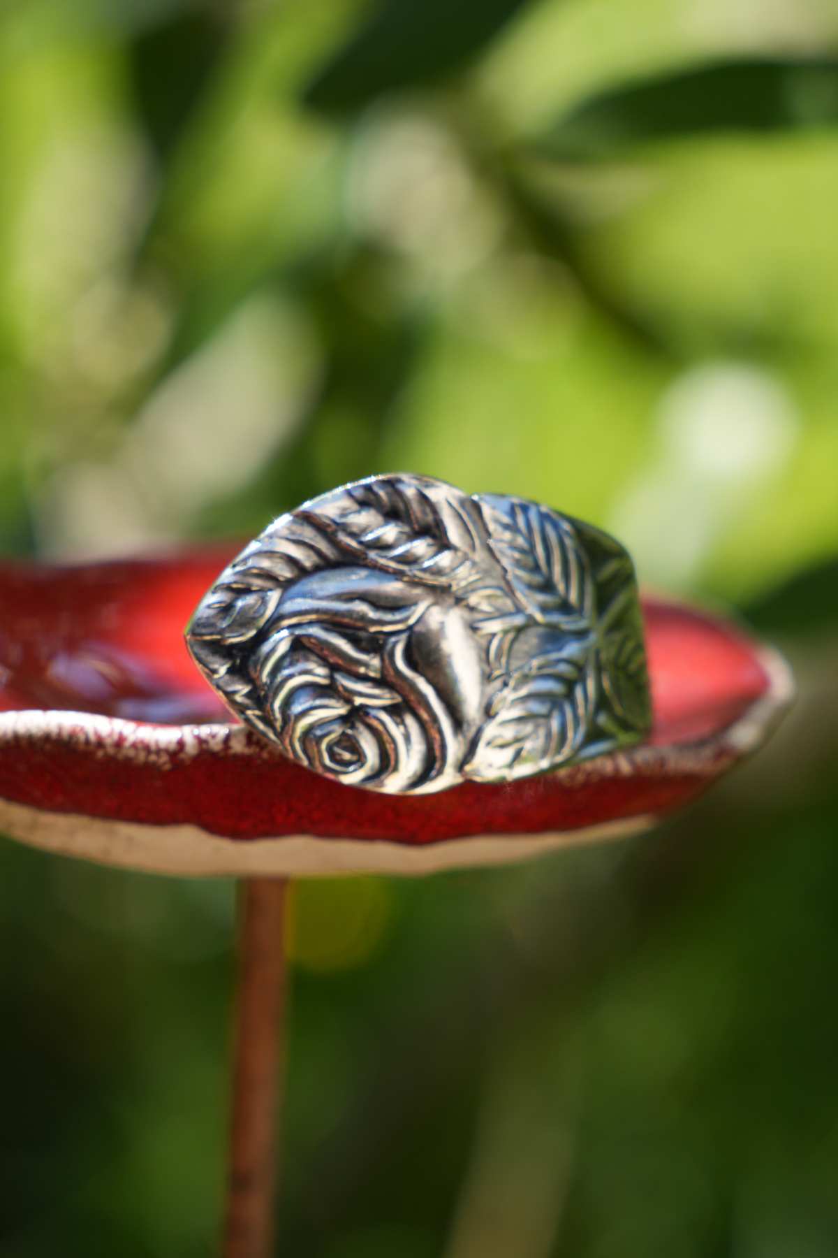 Bague Rose Reine - bijou artisanal en argenterie recyclée, fait main à Marseille par XV3foisrien