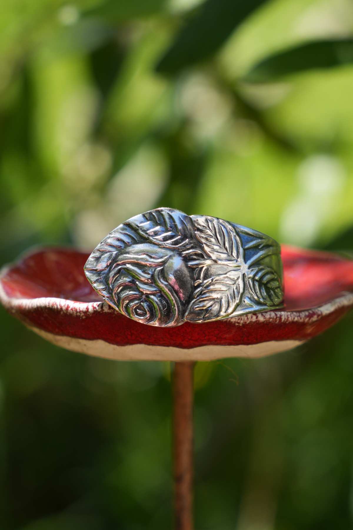 Bague Rose Reine - bijou artisanal en argenterie recyclée, fait main à Marseille par XV3foisrien