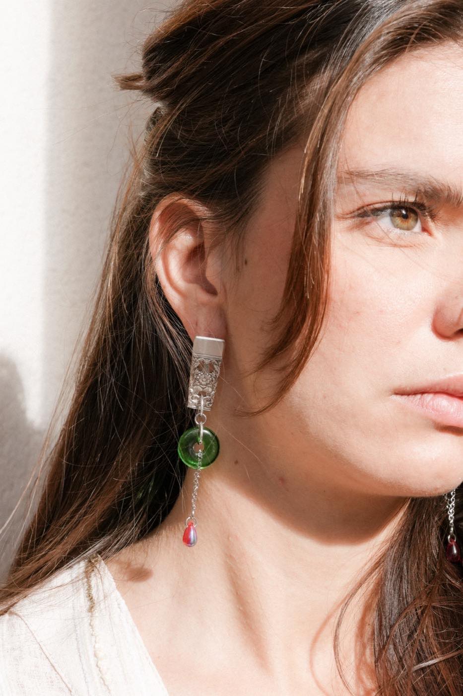 Boucles Jade et Grenat - bijou artisanal en argenterie recyclée, fait main à Marseille par XV3foisrien