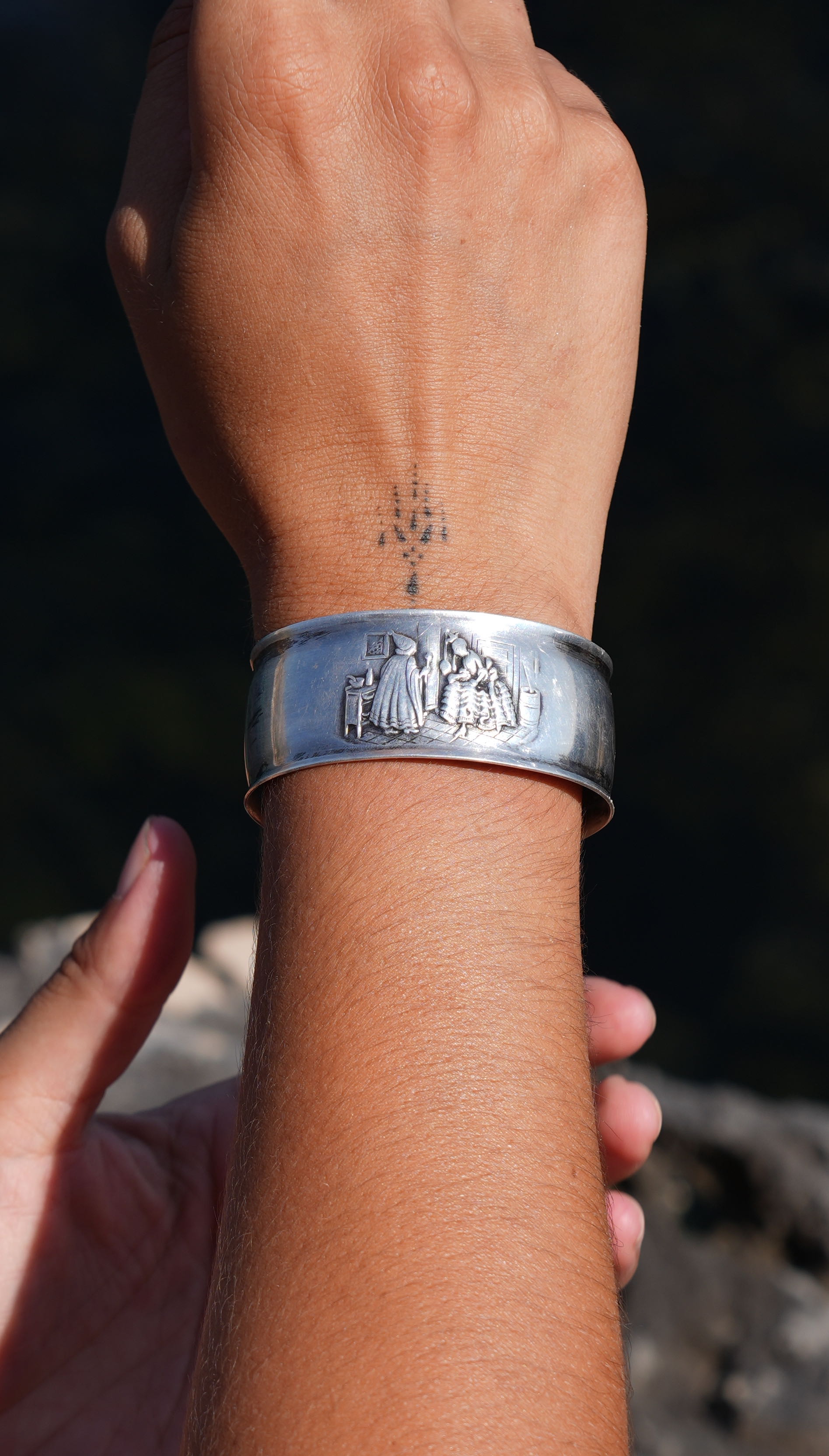Bracelet conte - bijou artisanal en argenterie recyclée, fait main à Marseille par XV3foisrien