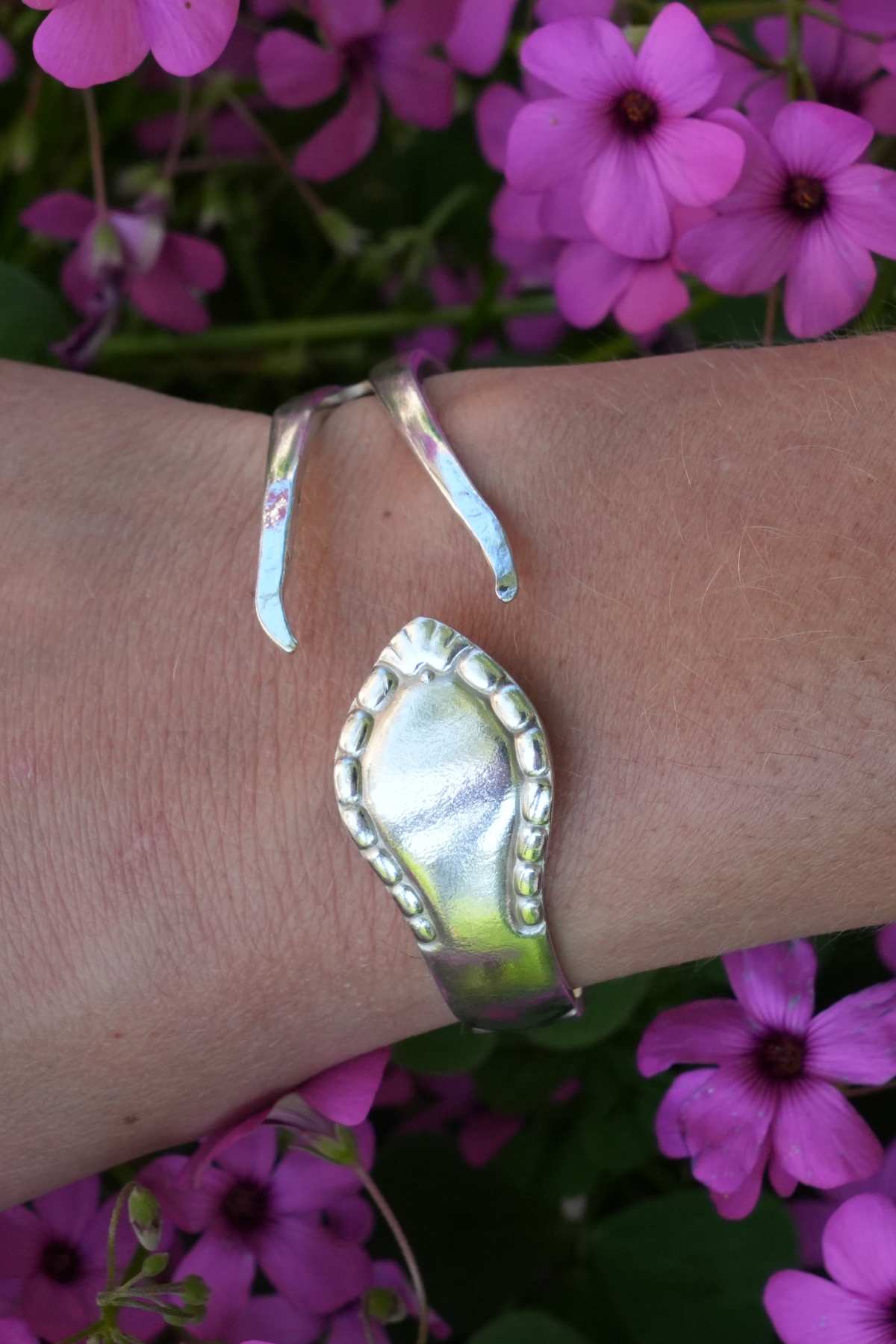 Bracelet Fourche - bijou artisanal en argenterie recyclée, fait main à Marseille par XV3foisrien