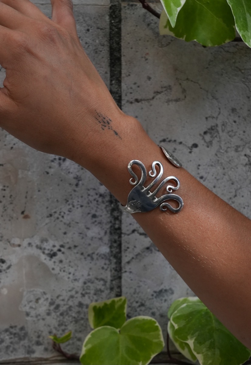 Bracelet Fourchette Pieuvre - bijou artisanal en argenterie recyclée, fait main à Marseille par XV3foisrien