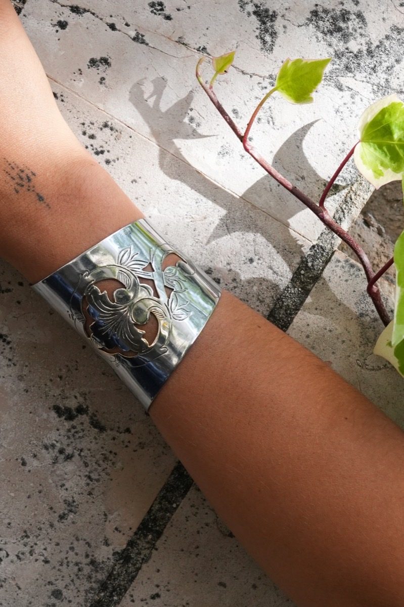 Bracelet Pelle à Tarte Ornement - bijou artisanal en argenterie recyclée, fait main à Marseille par XV3foisrien