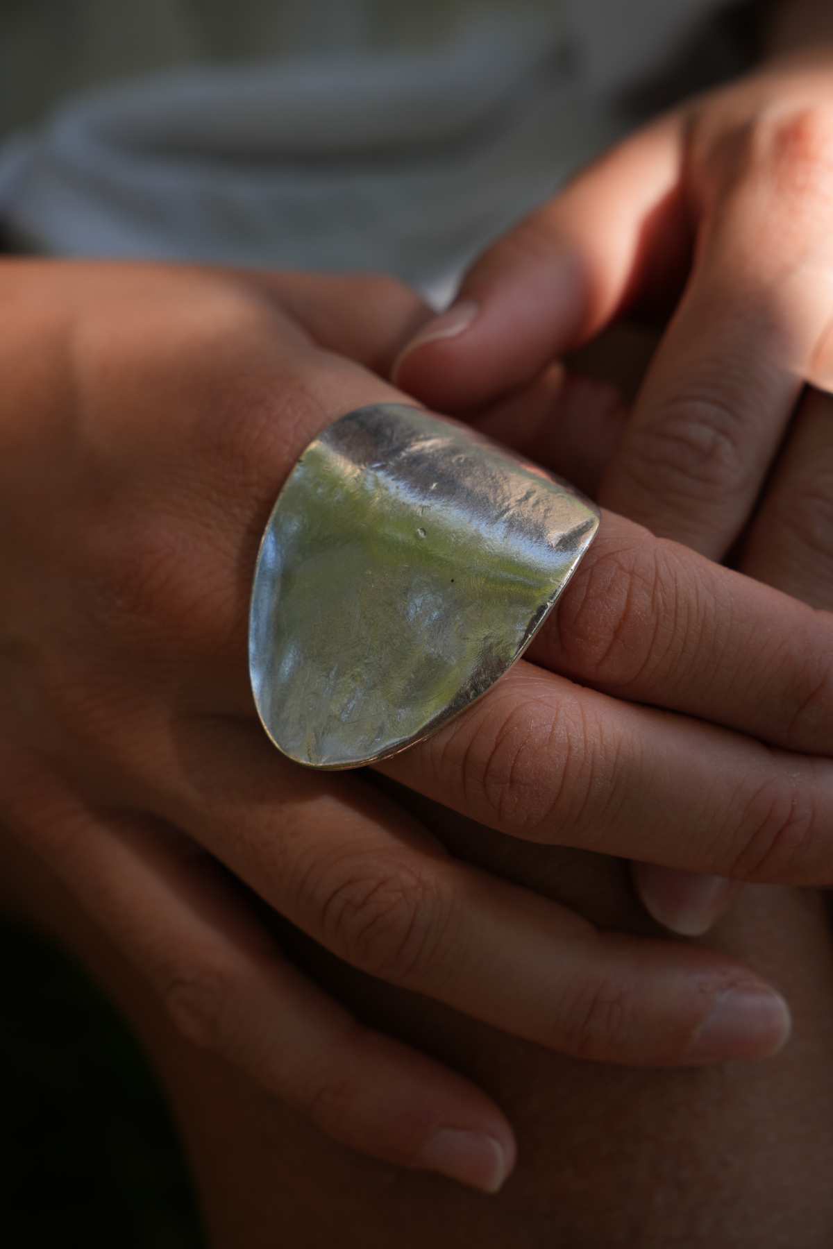 Bague Monolithe - bijou artisanal en argenterie recyclée, fait main à Marseille par XV3foisrien