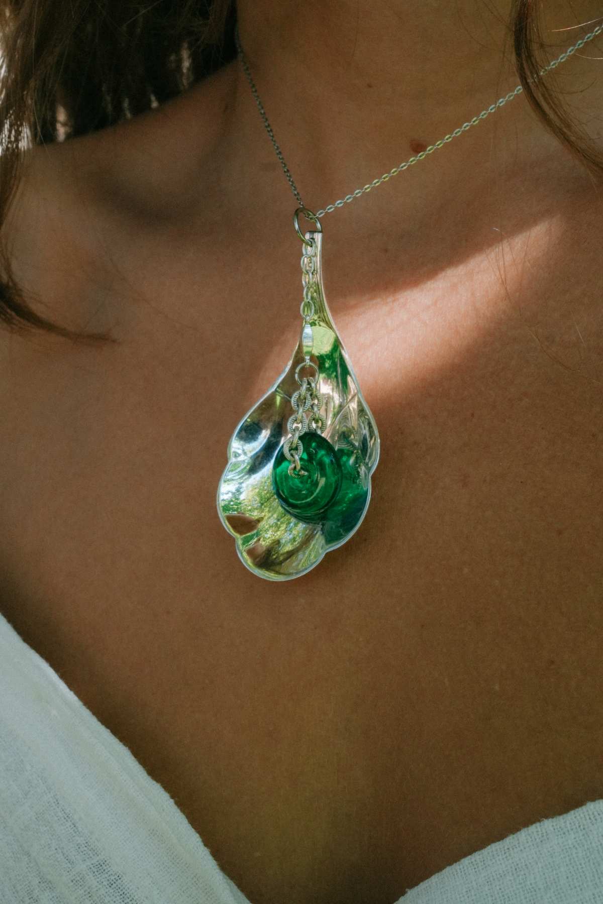 Pendentif Éclat de Rosée - bijou artisanal en argenterie recyclée, fait main à Marseille par XV3foisrien