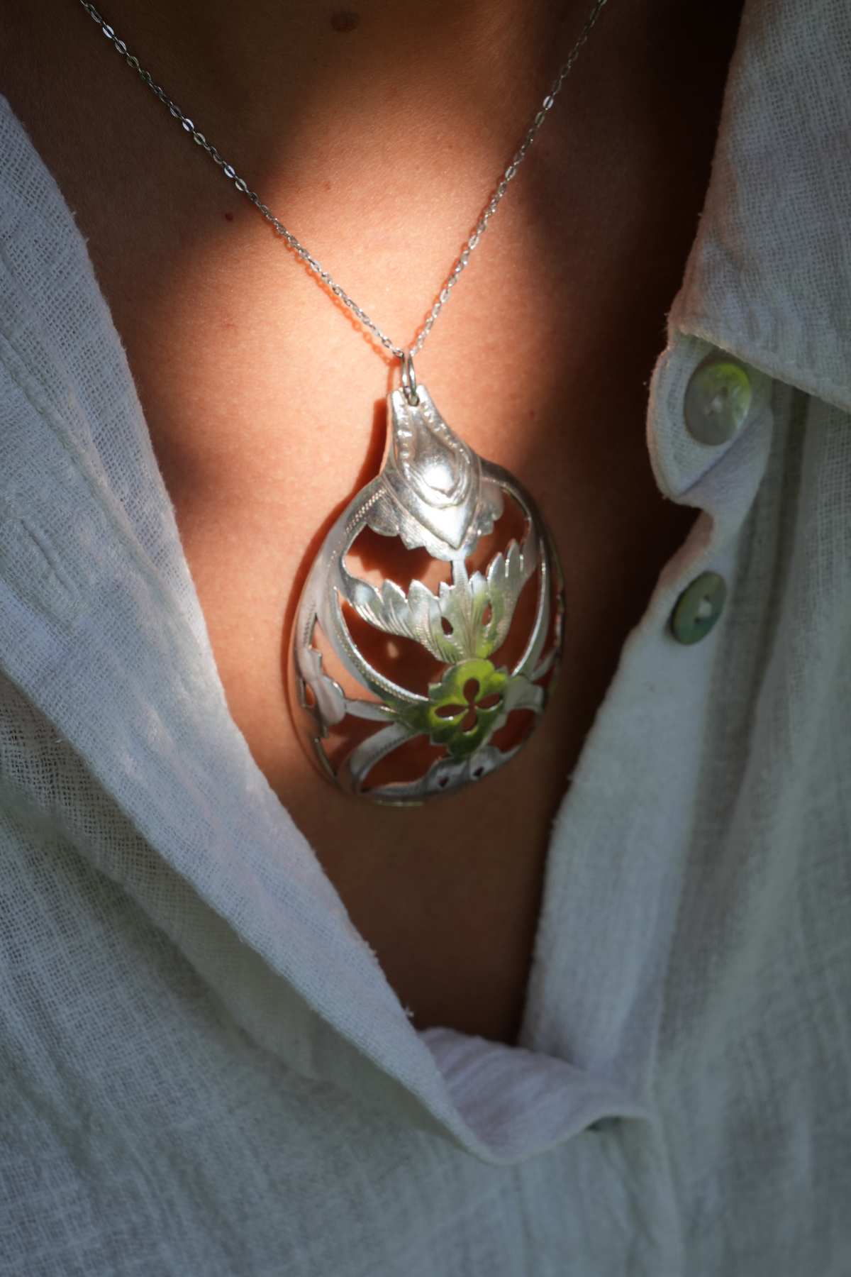 Pendentif Élégance Ajourée vue 4