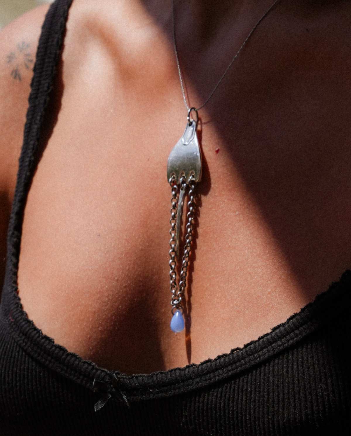 Pendentif fourchette perle bleur vue 3