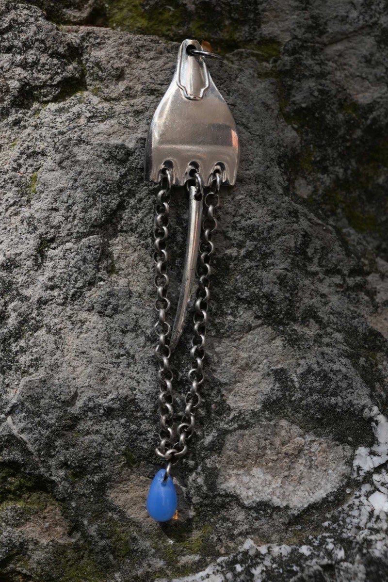 Pendentif fourchette perle bleur - bijou artisanal en argenterie recyclée, fait main à Marseille par XV3foisrien