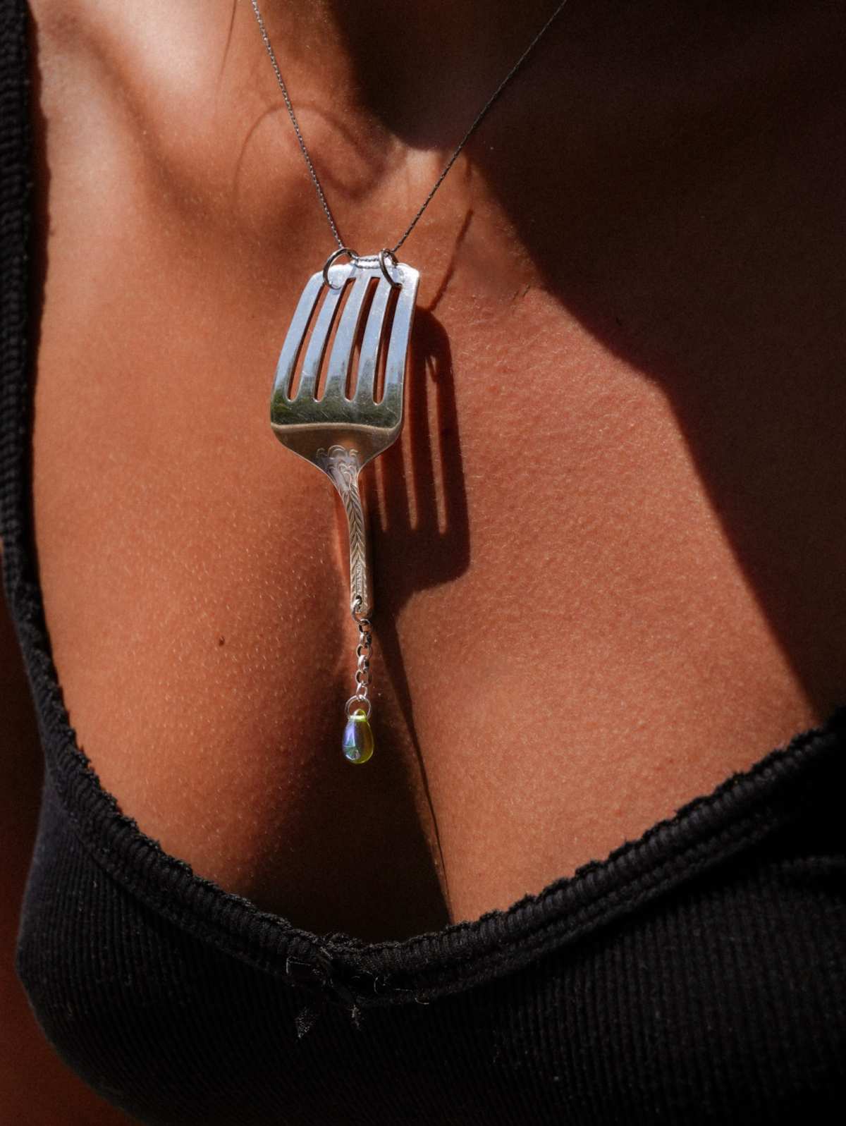 Pendentif Vert - bijou artisanal en argenterie recyclée, fait main à Marseille par XV3foisrien