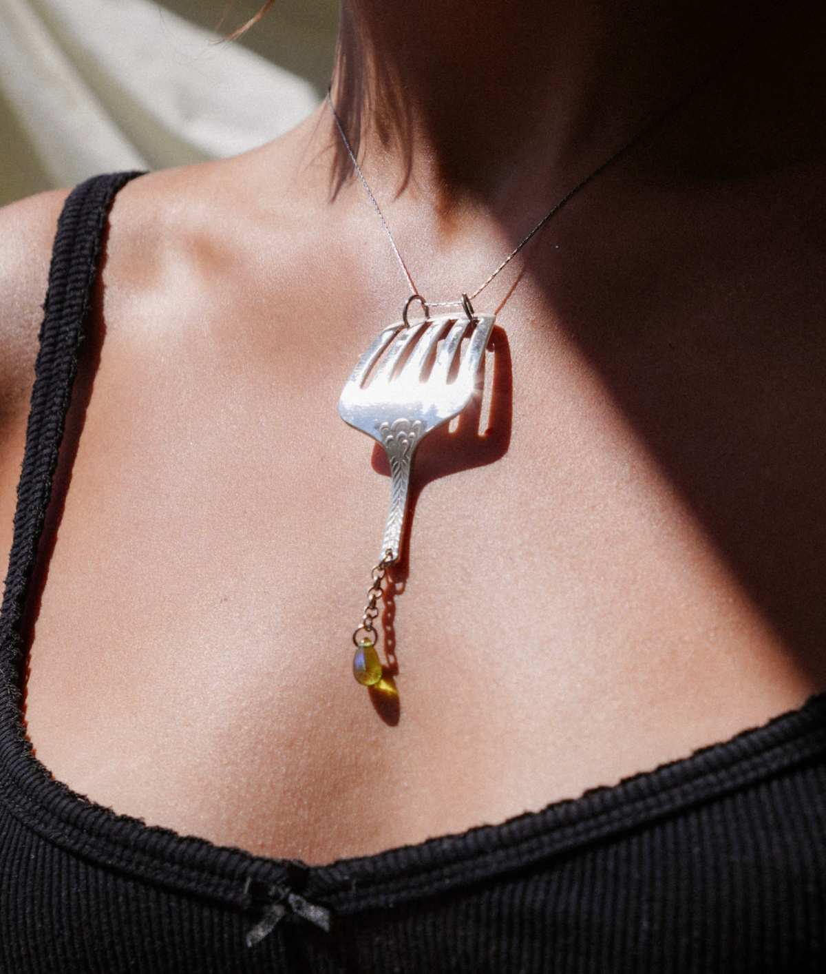 Pendentif Vert - bijou artisanal en argenterie recyclée, fait main à Marseille par XV3foisrien